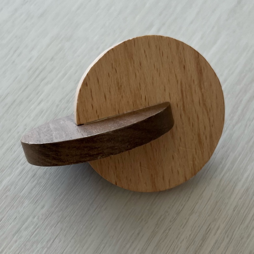 Lovevery Wooden Hand-to-Hand Discs The Looker Play Kit Weeks 0 - 12